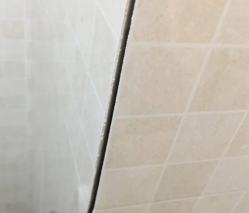 唐河瓷砖空鼓维修公司分享阳台瓷砖脱落的修复过程可以分为以下几个步骤